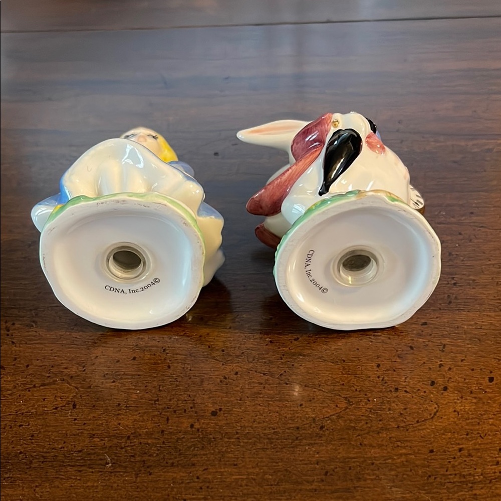 NWOT Alice in Wonderland Salt & Pepper Shaker Set - Picture 3 of 5